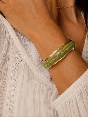 Vintage Avon Olive Green Gold Tone Swirl Bangle Bracelet Signed